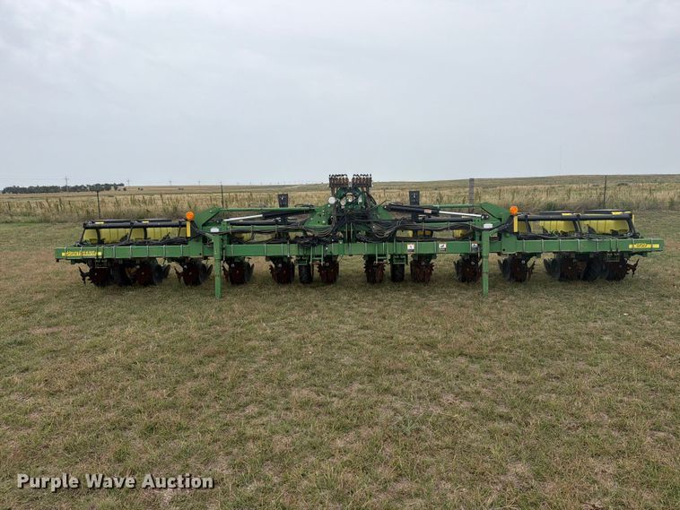 image for item EI7721 2011 John Deere 1720 planter