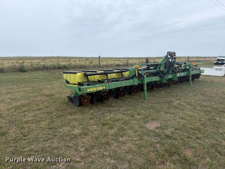 image for item EI7721 2011 John Deere 1720 planter