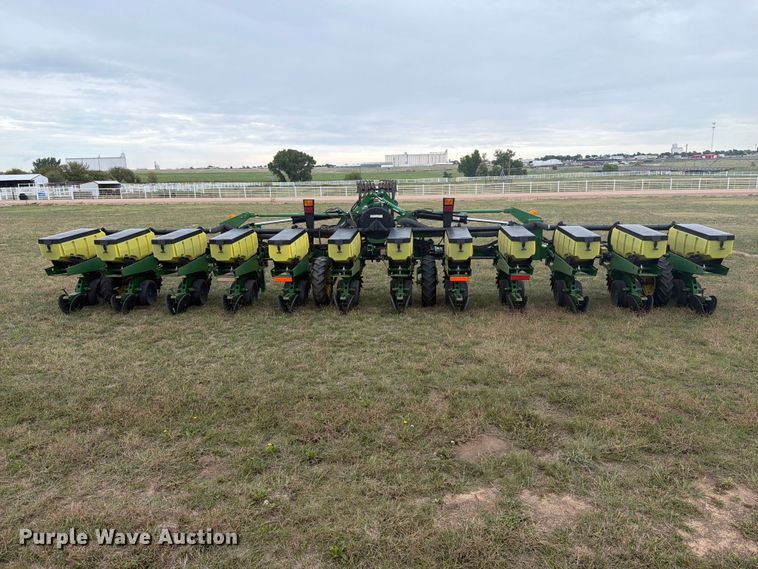 image for item EI7721 2011 John Deere 1720 planter