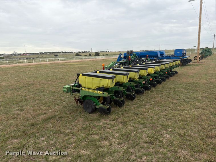 image for item EI7721 2011 John Deere 1720 planter