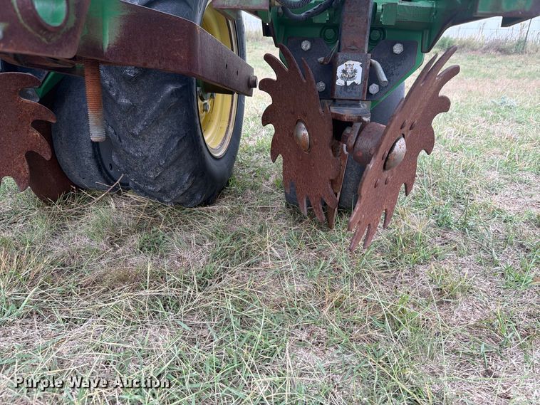 image for item EI7721 2011 John Deere 1720 planter