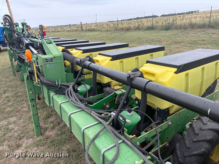 image for item EI7721 2011 John Deere 1720 planter