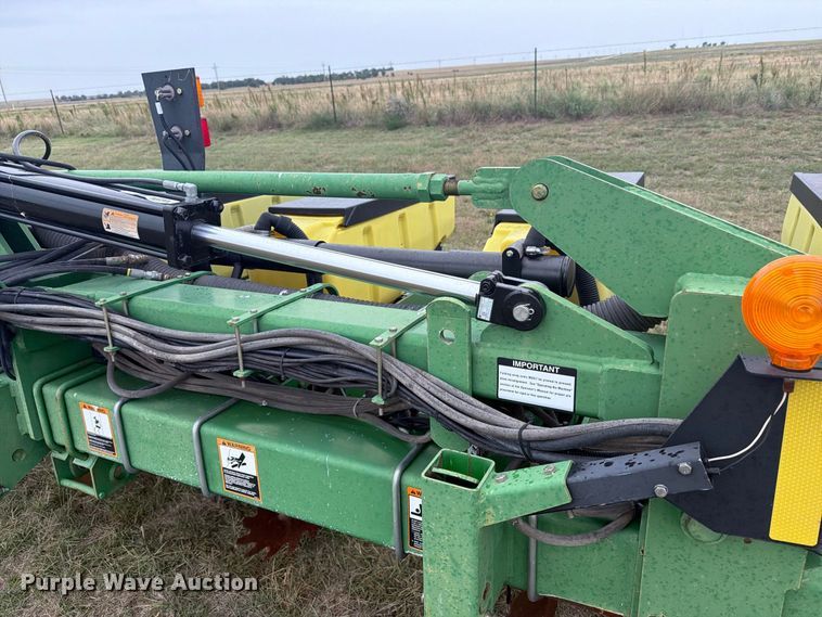 image for item EI7721 2011 John Deere 1720 planter