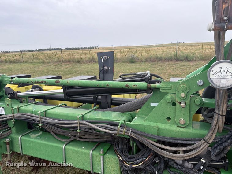 image for item EI7721 2011 John Deere 1720 planter