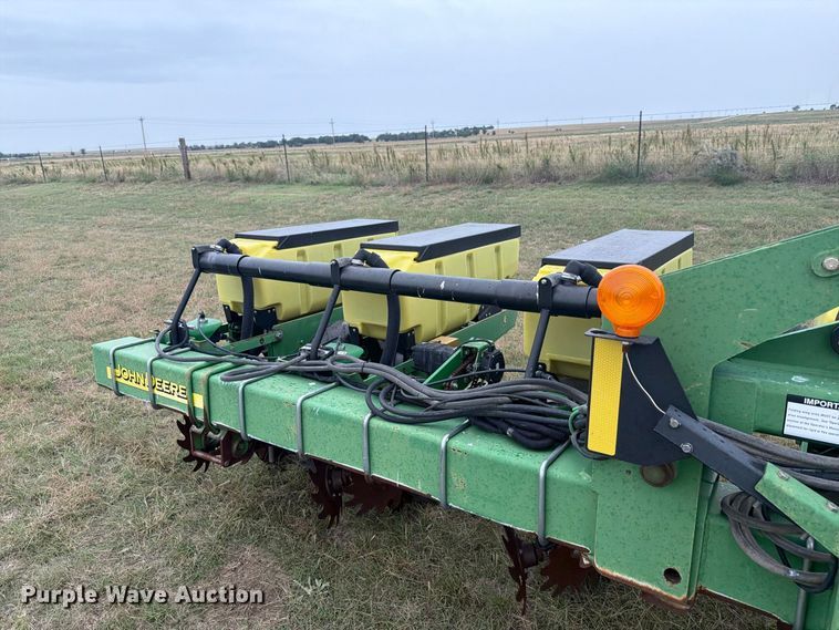 image for item EI7721 2011 John Deere 1720 planter