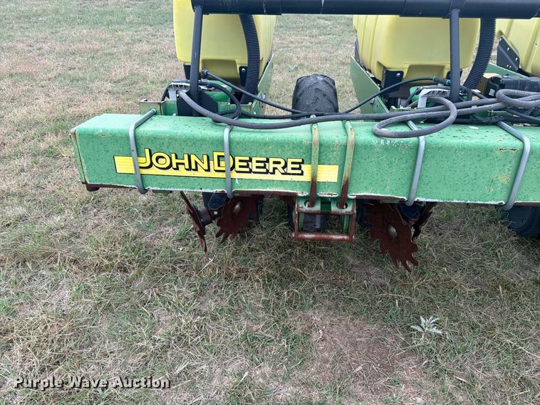 image for item EI7721 2011 John Deere 1720 planter