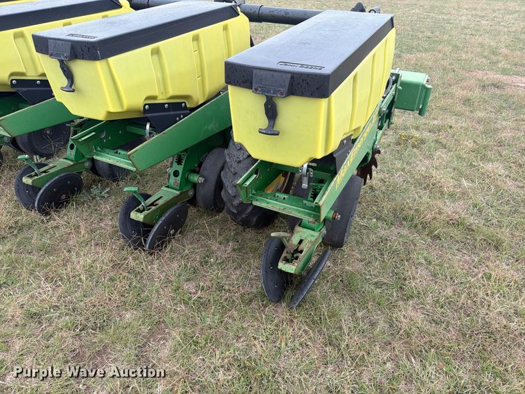 image for item EI7721 2011 John Deere 1720 planter