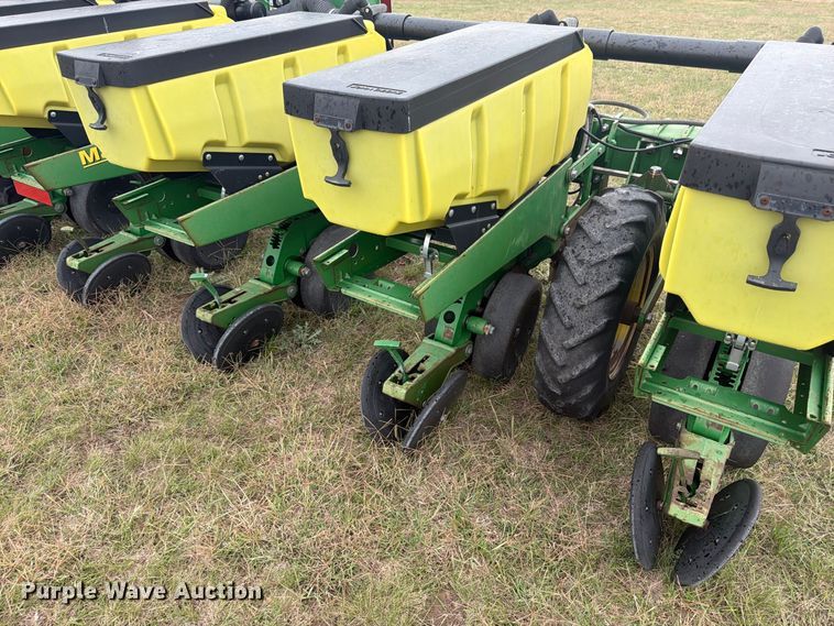 image for item EI7721 2011 John Deere 1720 planter