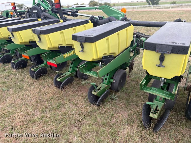 image for item EI7721 2011 John Deere 1720 planter