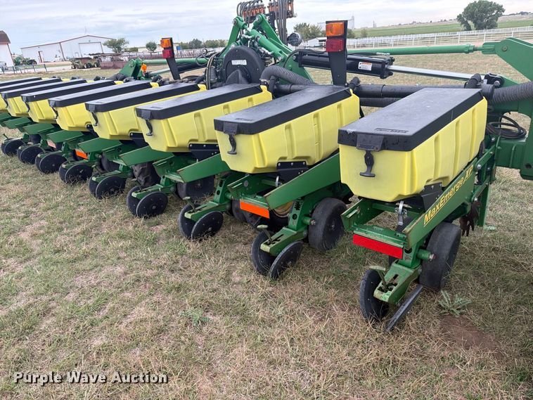 image for item EI7721 2011 John Deere 1720 planter