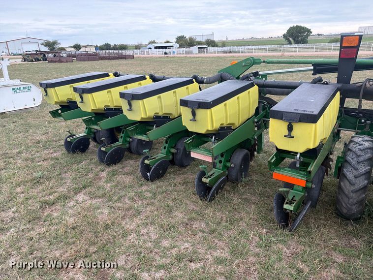 image for item EI7721 2011 John Deere 1720 planter