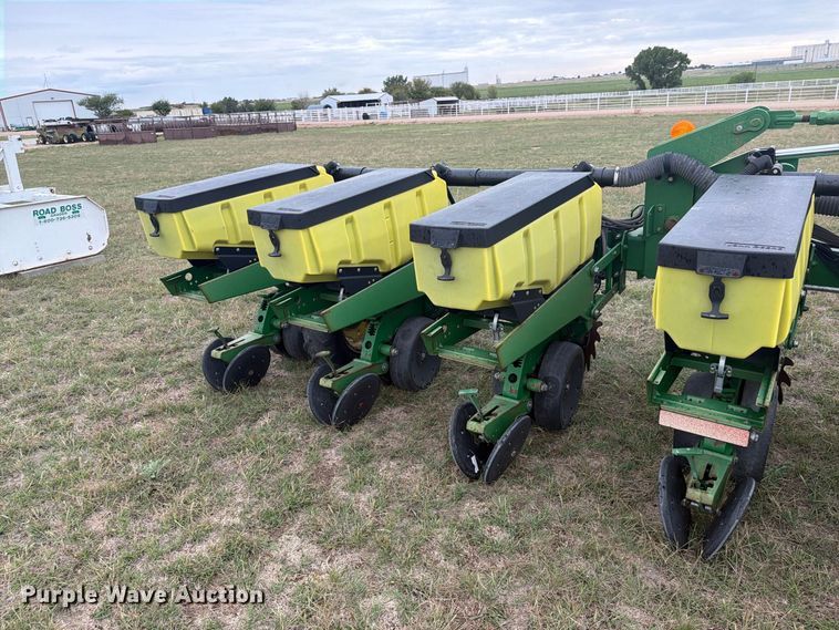 image for item EI7721 2011 John Deere 1720 planter