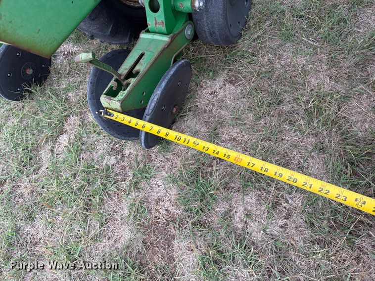 image for item EI7721 2011 John Deere 1720 planter