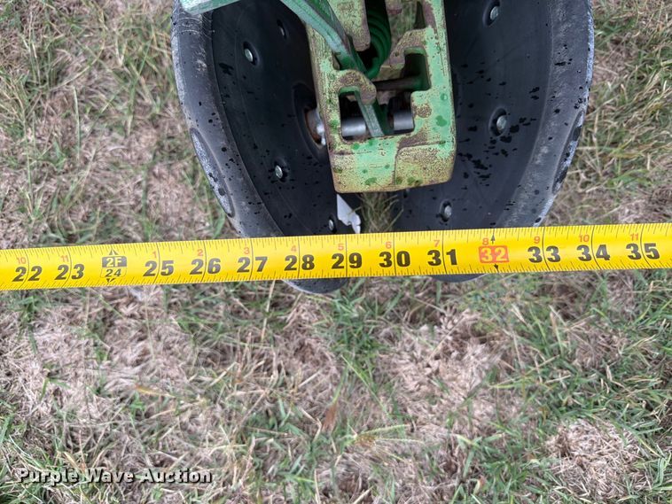 image for item EI7721 2011 John Deere 1720 planter