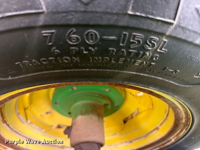 image for item EI7721 2011 John Deere 1720 planter