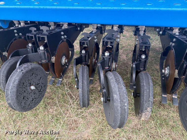 image for item EI7722 Landoll 5530-40x10 no-till grain drill