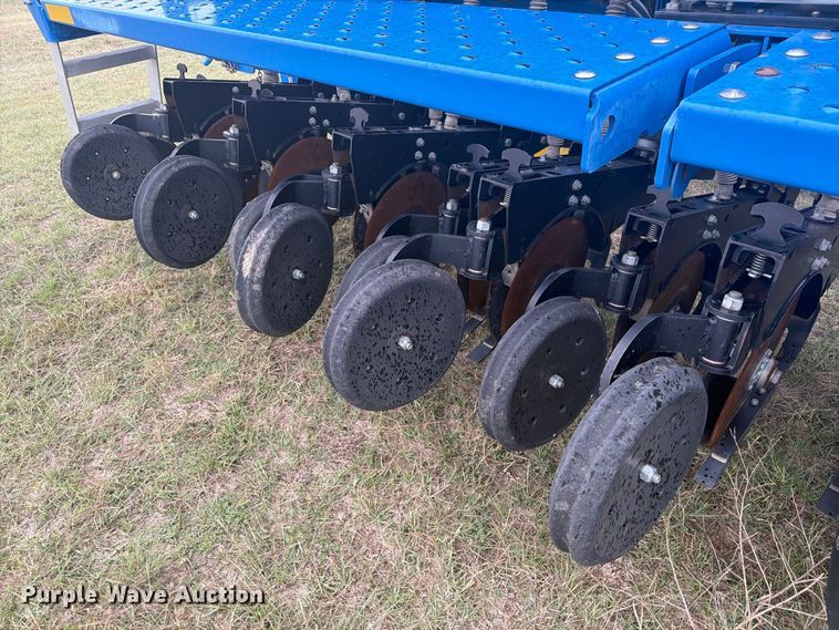 image for item EI7722 Landoll 5530-40x10 no-till grain drill
