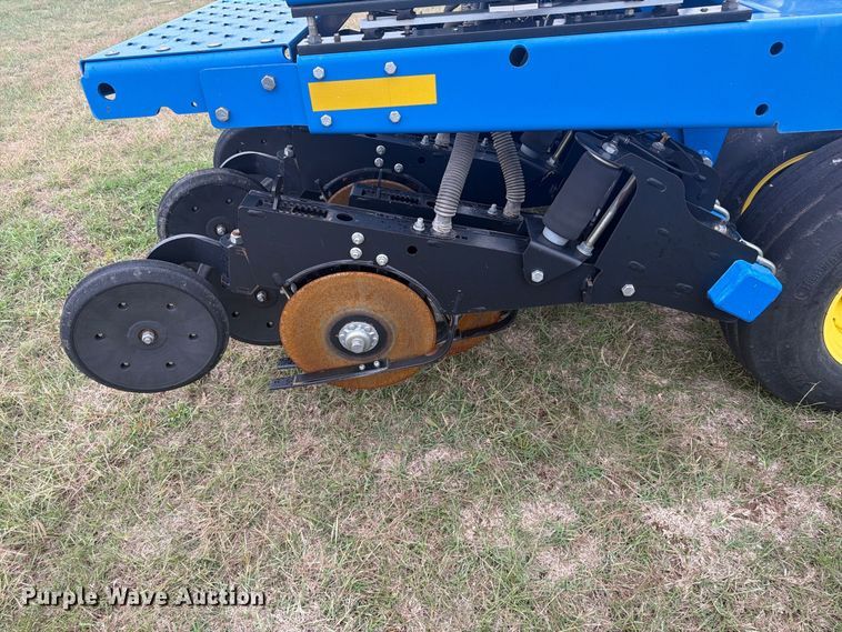 image for item EI7722 Landoll 5530-40x10 no-till grain drill