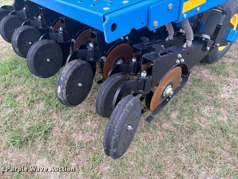 image for item EI7722 Landoll 5530-40x10 no-till grain drill