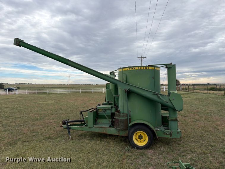 image for item EI7729 John Deere 700 bale processor