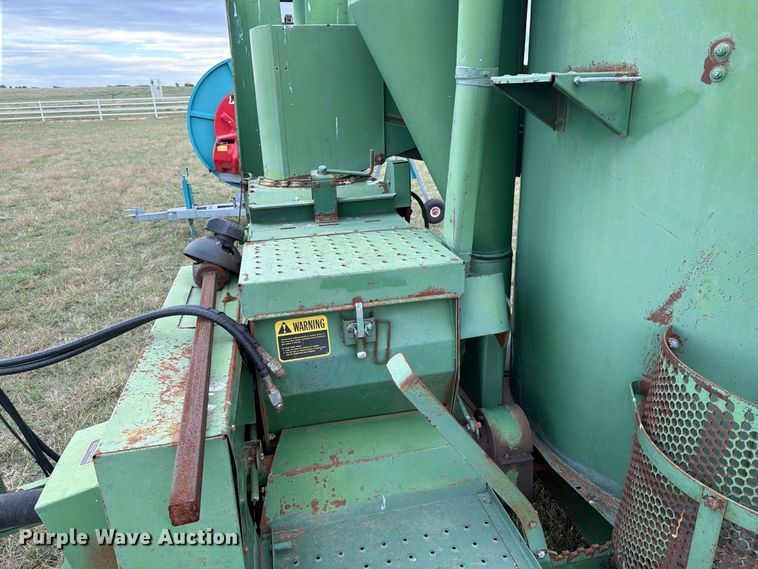 image for item EI7729 John Deere 700 bale processor