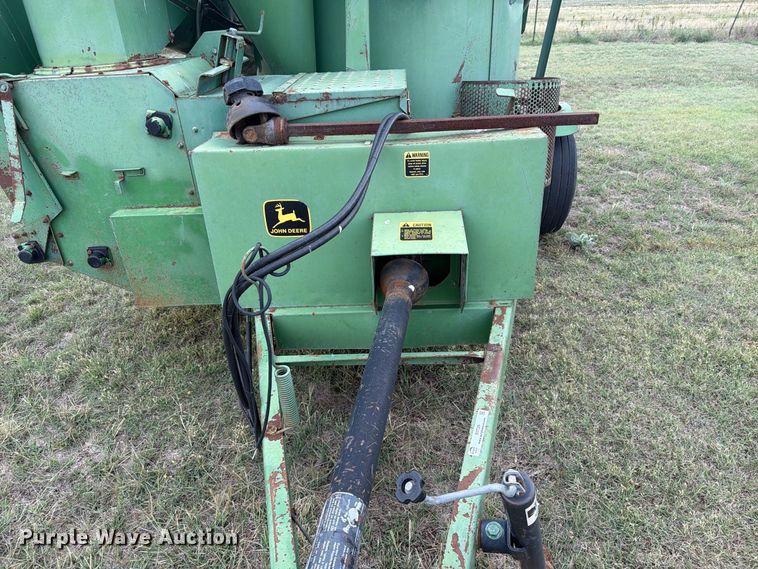 image for item EI7729 John Deere 700 bale processor