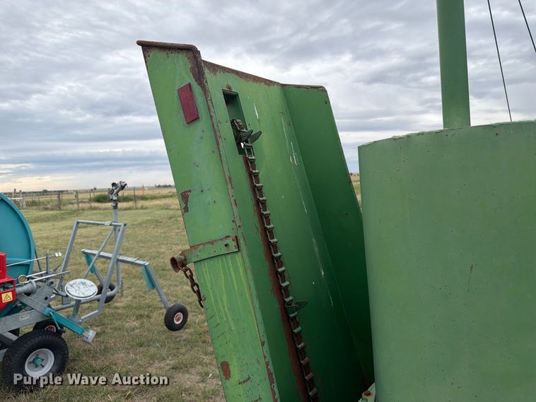 image for item EI7729 John Deere 700 bale processor