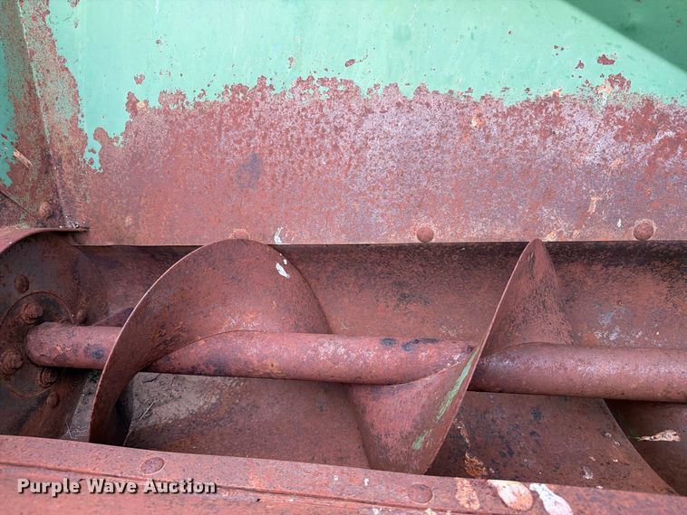 image for item EI7729 John Deere 700 bale processor