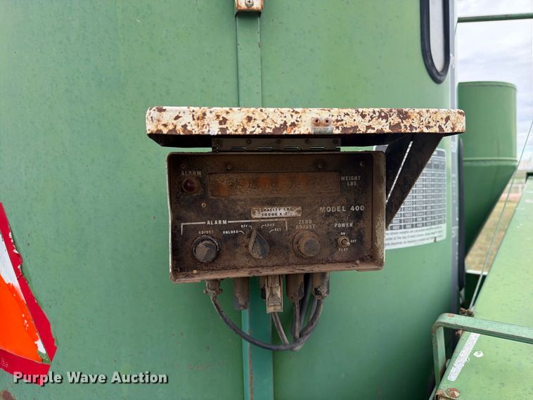 image for item EI7729 John Deere 700 bale processor