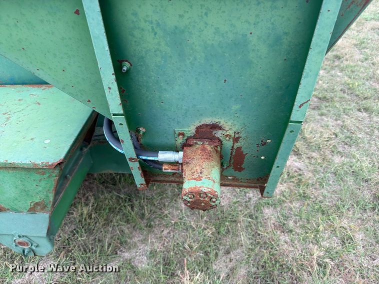 image for item EI7729 John Deere 700 bale processor
