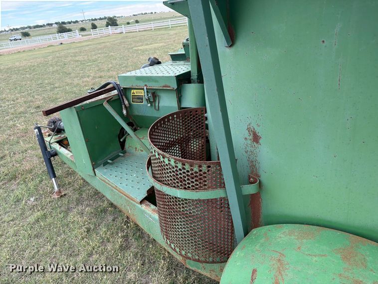 image for item EI7729 John Deere 700 bale processor