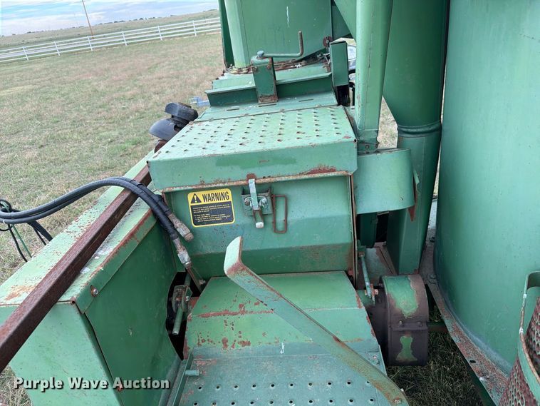 image for item EI7729 John Deere 700 bale processor
