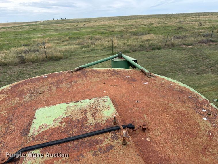 image for item EI7729 John Deere 700 bale processor