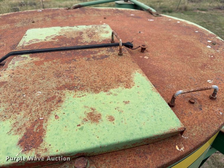 image for item EI7729 John Deere 700 bale processor
