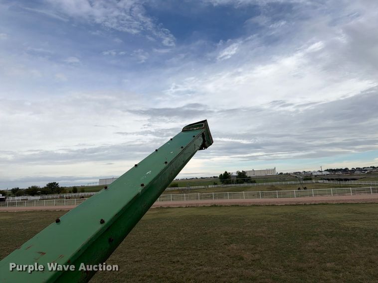 image for item EI7729 John Deere 700 bale processor