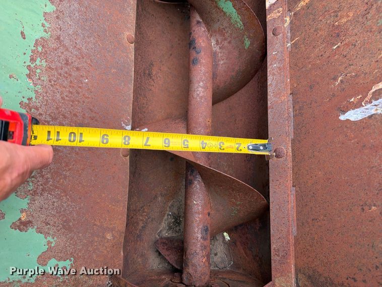 image for item EI7729 John Deere 700 bale processor