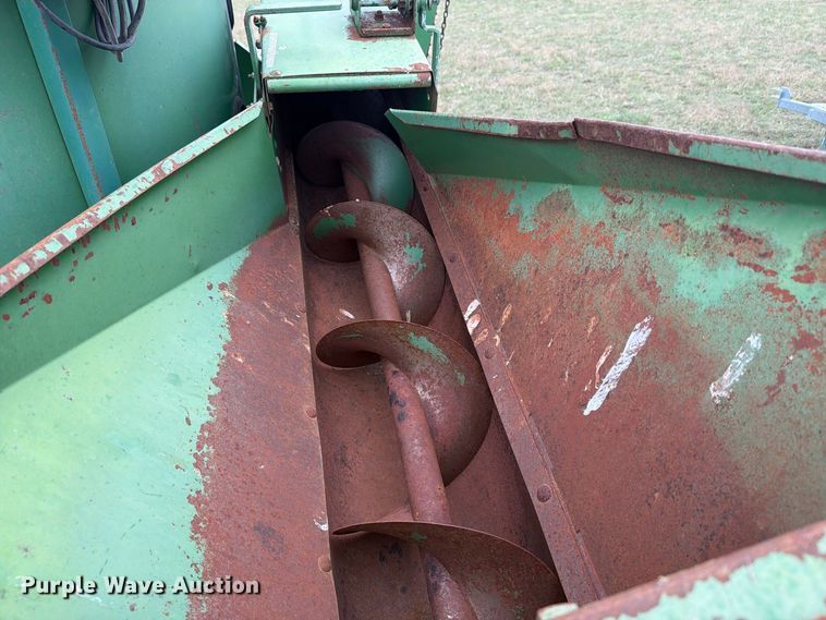 image for item EI7729 John Deere 700 bale processor