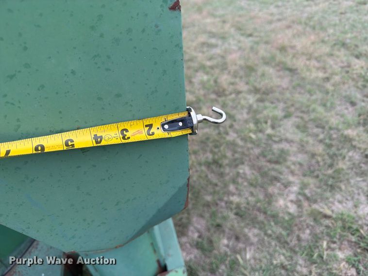 image for item EI7729 John Deere 700 bale processor