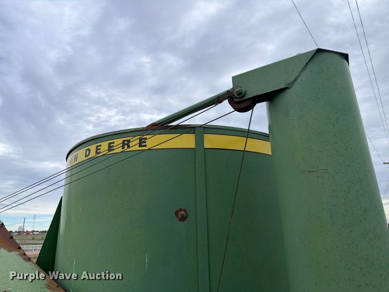 image for item EI7729 John Deere 700 bale processor