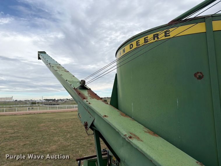image for item EI7729 John Deere 700 bale processor