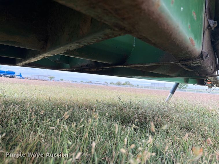 image for item EI7729 John Deere 700 bale processor