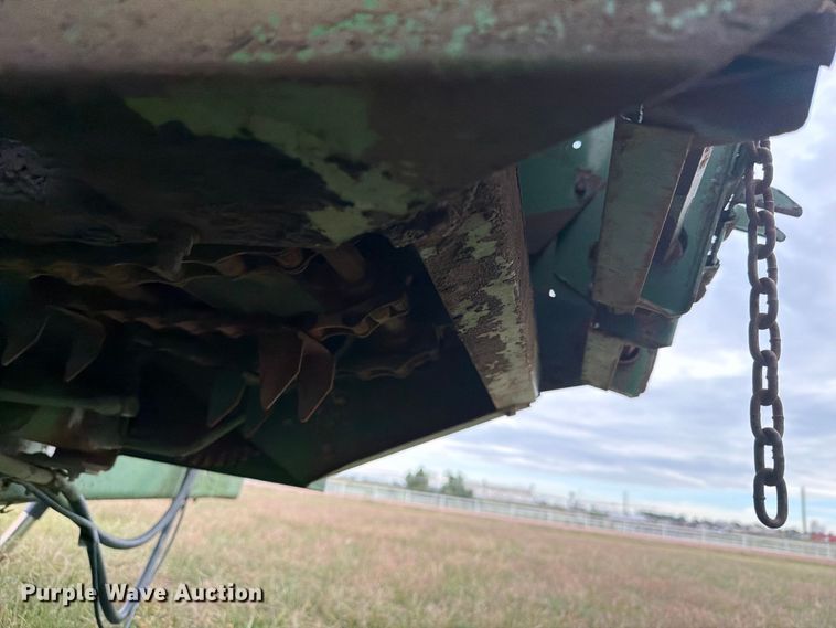 image for item EI7729 John Deere 700 bale processor