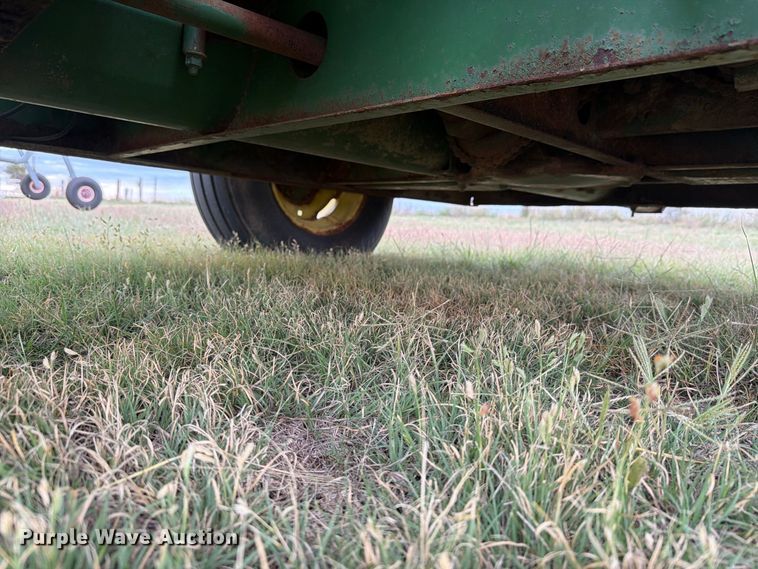 image for item EI7729 John Deere 700 bale processor