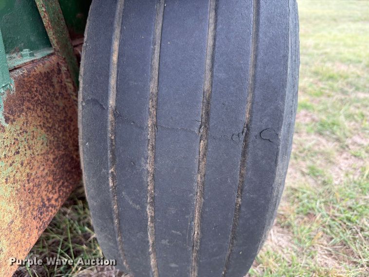image for item EI7729 John Deere 700 bale processor