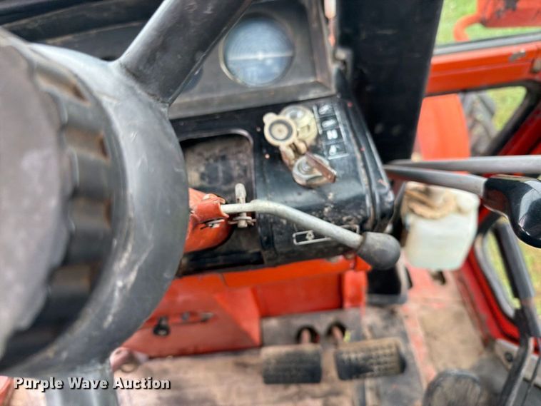 image for item EI7752 1989 Belarus 822 MFWD tractor