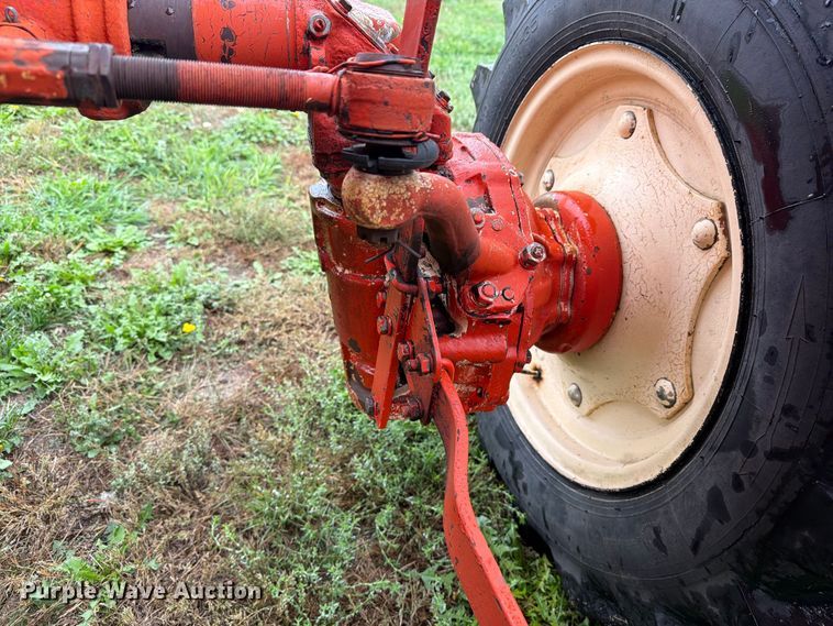 image for item EI7752 1989 Belarus 822 MFWD tractor