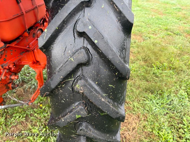 image for item EI7752 1989 Belarus 822 MFWD tractor