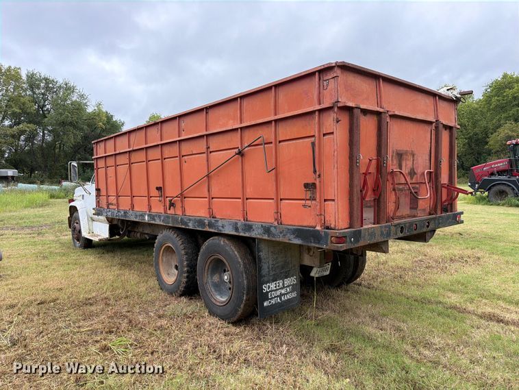 image for item EP7864 1975 Chevrolet C65 grain truck