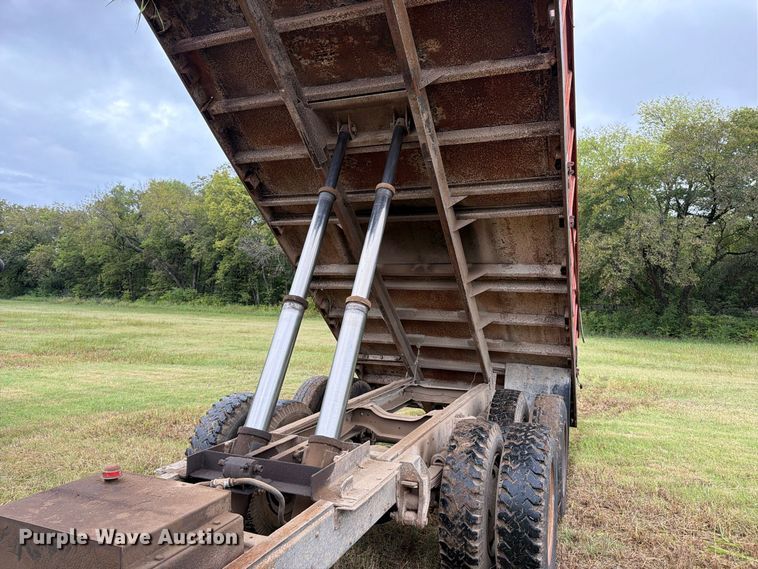 image for item EP7864 1975 Chevrolet C65 grain truck