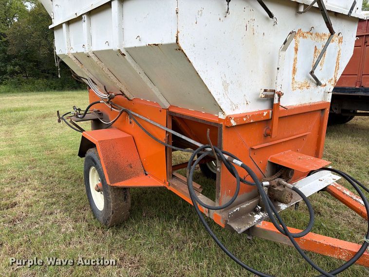 image for item EP7865 Garst seed tender trailer